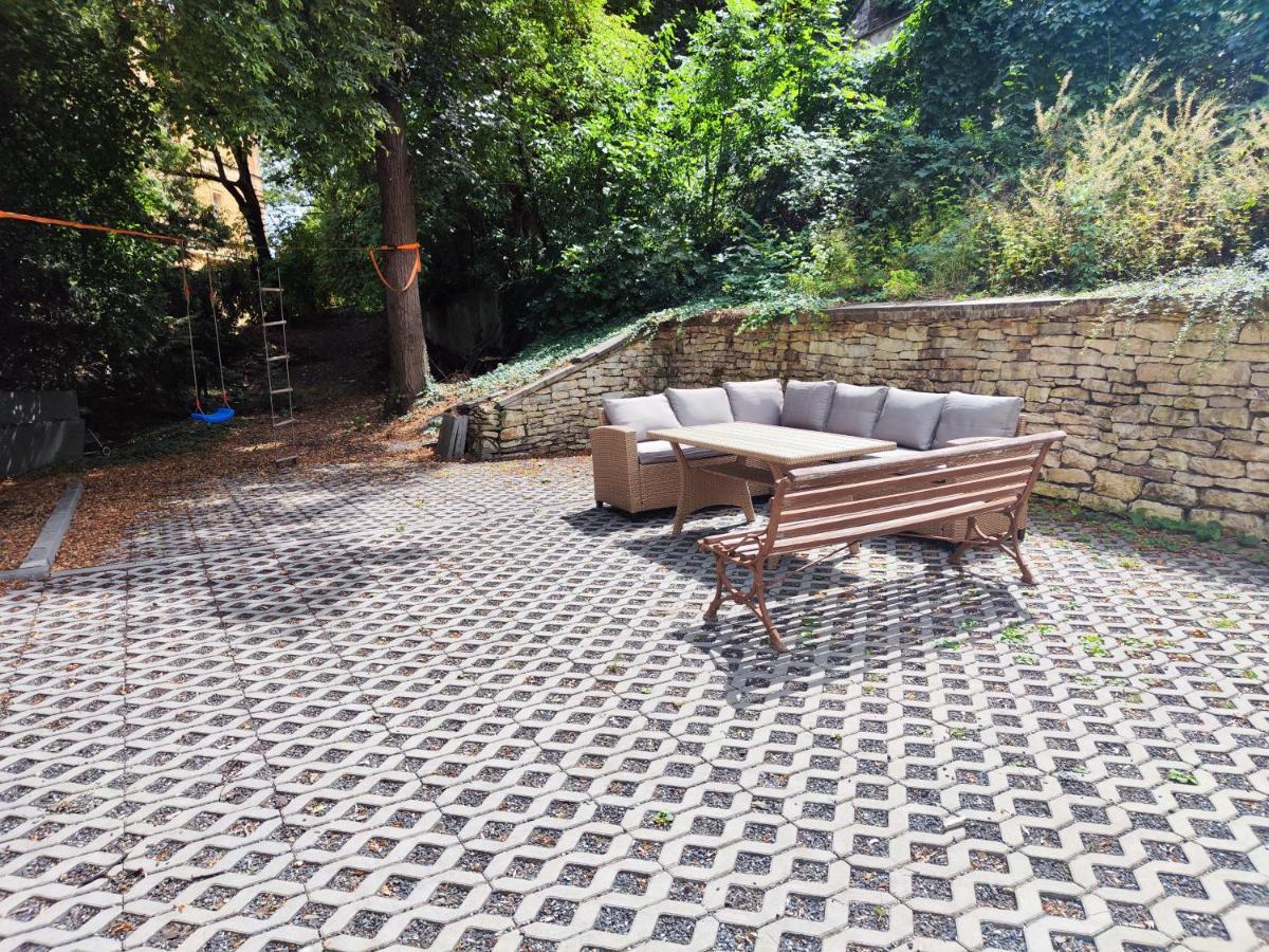 Spacious Flat & Parking Possibility, 3 Stops To Wenceslav Square Praha Eksteriør bilde