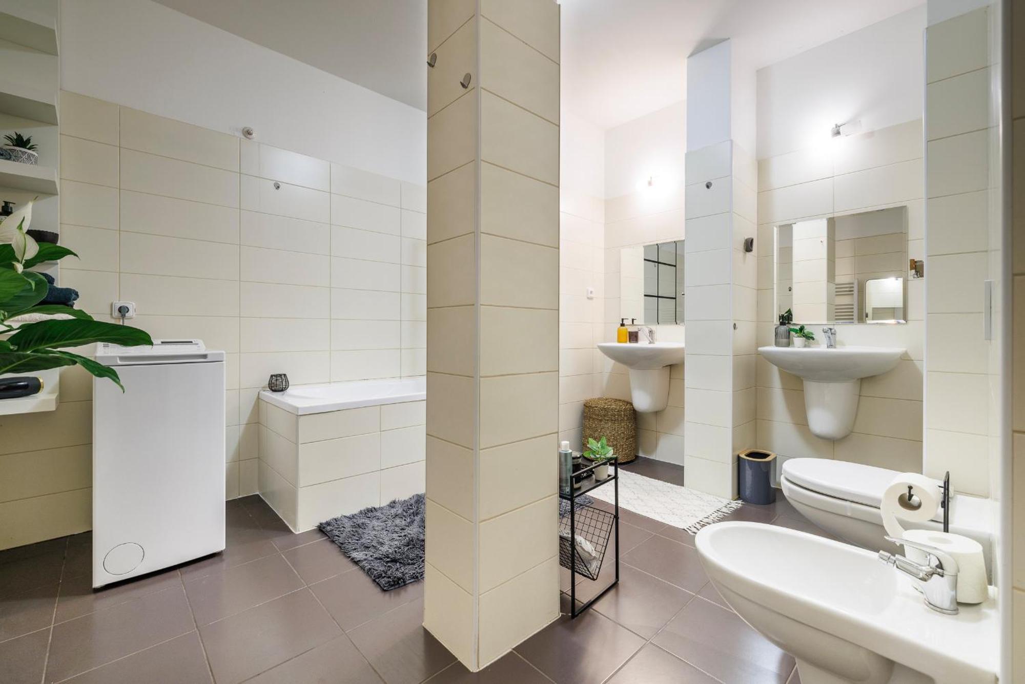 Spacious Flat & Parking Possibility, 3 Stops To Wenceslav Square Praha Eksteriør bilde