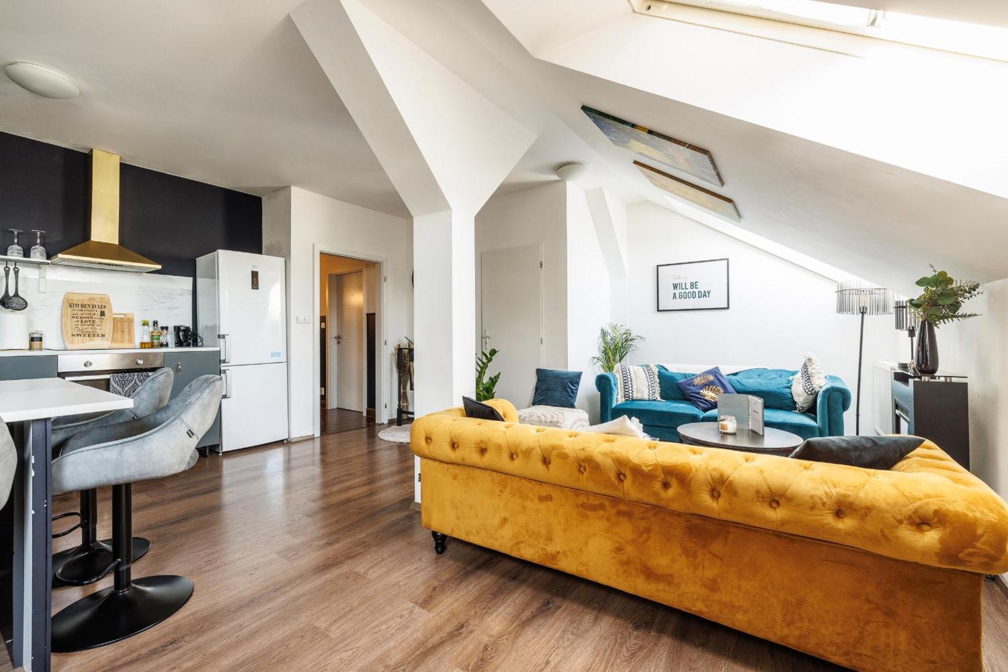 Spacious Flat & Parking Possibility, 3 Stops To Wenceslav Square Praha Eksteriør bilde